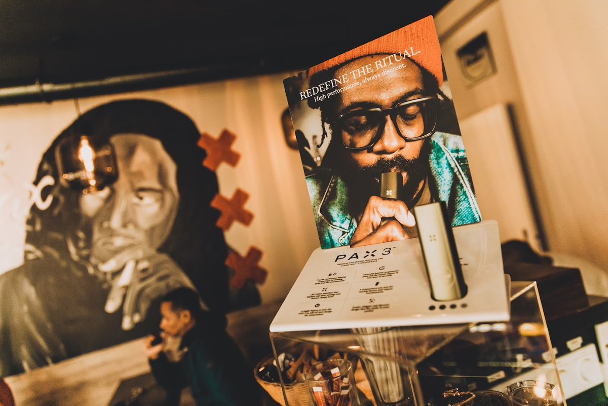 RelaxCoffeeshop's tweet photo. Midnight vibes at Coffeeshop Relax 🌒
#midnight #coffeeshop #coffeeshoprelax #relax #enjoy #goodnight #amsterdam #damlife #cannaculture #lofi #vibes #420 https://t.co/afXdwITswv