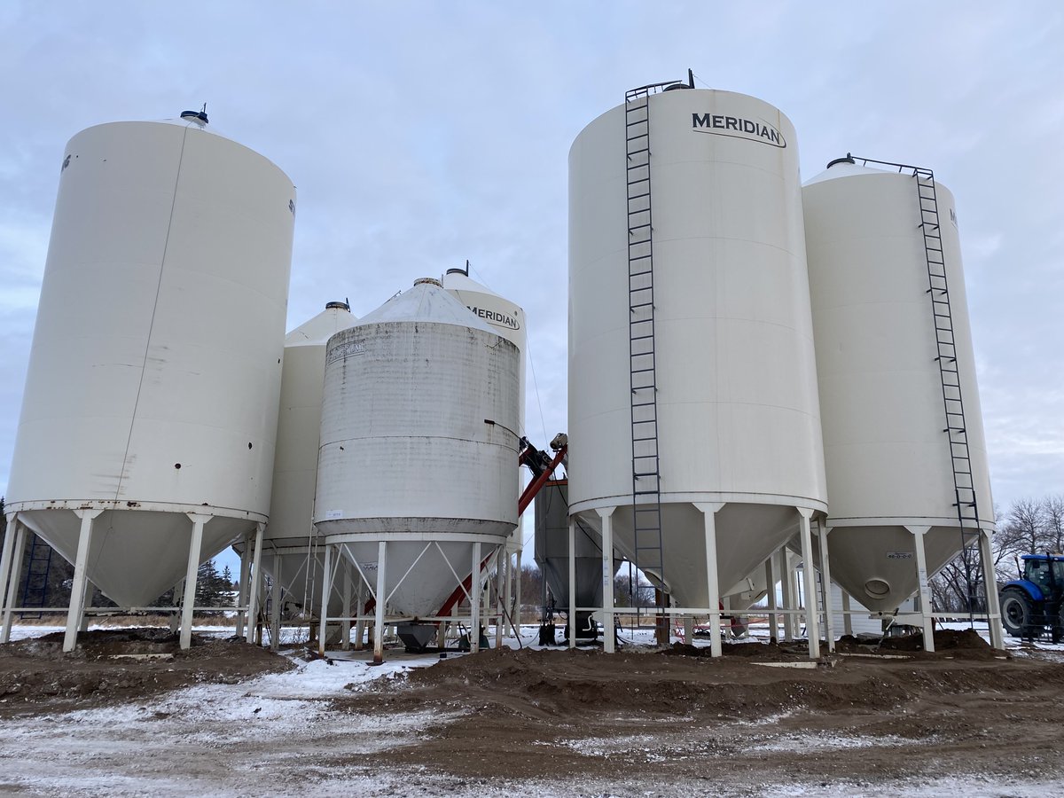 AFSAgro2022's tweet photo. Moved 3 bins today and now all 7 will be able to feed the blender, resulting in reduced handling, quicker loading and more storage options. https://t.co/lPcX1q3aUF