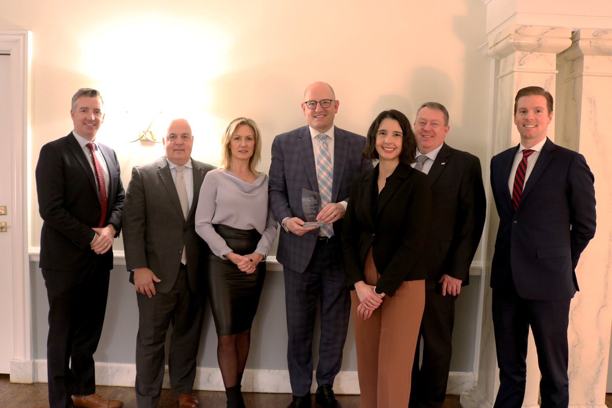 FDFAInsider's tweet photo. Presented @drewdilkens with an acknowledgment of our appreciation for his work to get the border back to normal. Joined by @vinceaccardi @MotorCoachCan @hotelassoc @MikeBarrettON @cvma_ca Had discussion about how the border can never be closed again. Thank you  Mayor! https://t.co/X0xJQAy4n8