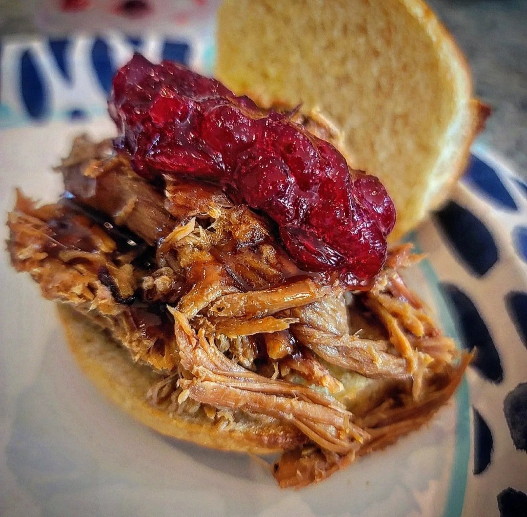 FergoliciousBBQ's tweet photo. Smoked @PrairieFresh Fresh Ham topped with a cranberry relish on a @KingsHawaiian slider bun! Level 🆙️!
#RubSumLUV #proudsoulsbbqkc #proudsoulsbbqandprovisions #teamproudsouls #prairiefresh #ham #thanksgiving #notturkey #hamitup #luvlikeapro #royaloakcharcoal #cranberry https://t.co/yLexpcsYrG