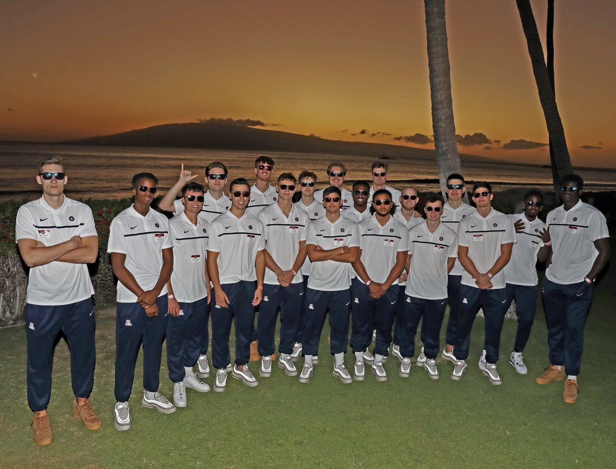 ArizonaMBB's tweet photo. Happy Thanksgiving from Maui! 🦃 

#BearDown #RunWithUs https://t.co/w6LFdRinPp