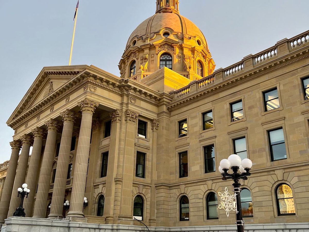 McSweeneyMikeB's tweet photo. Great to be back in #Edmonton and to have meetings in the #LegislativeBuilding. Over my career I have had the good fortune to visit 10 of the Legislative Assemblies. Would encourage Canadians to visit when they tour #Canada. https://t.co/MJN4Id6cQT