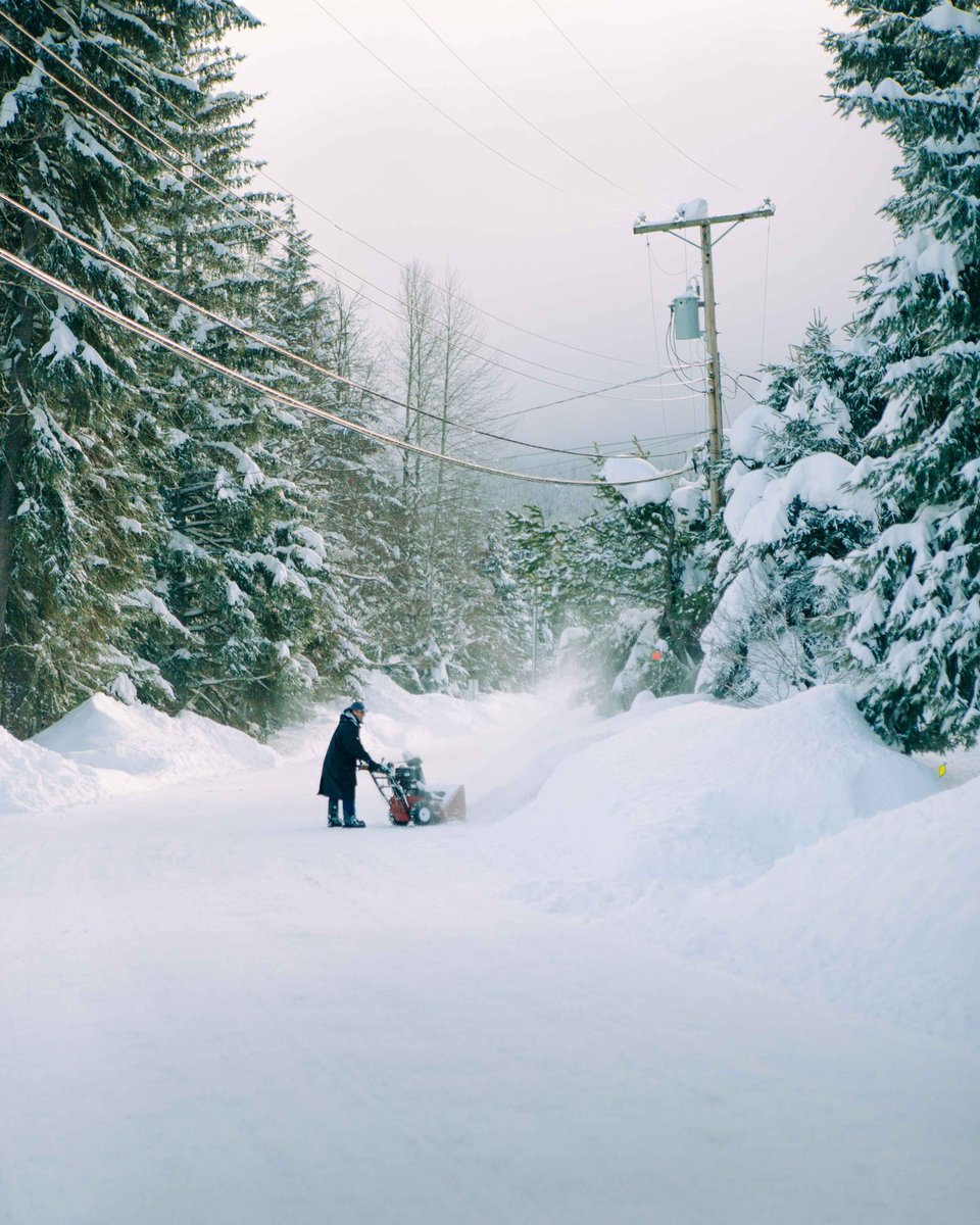 simonhavenhand's tweet photo. My favourite thing about winter is shovelling snow. Said no one ever.
#Whistler #BritishColumbia @GoWhistler https://t.co/02Yc75Yofg