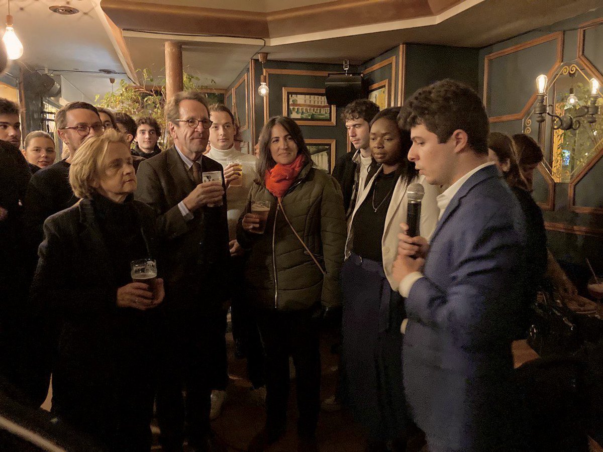 LoanNguyen75's tweet photo. Fier de passer la main ce soir à @AmauryBeaudoin chez les @JeunesMacron des 5e, 6e, 13e et 14e arrondissements de Paris.

Aux militants et aux élus, merci pour les moments de militantisme vécus ensemble ces deux dernières années. Pleine réussite à la nouvelle équipe 💪 https://t.co/Y2qg1pBVW9