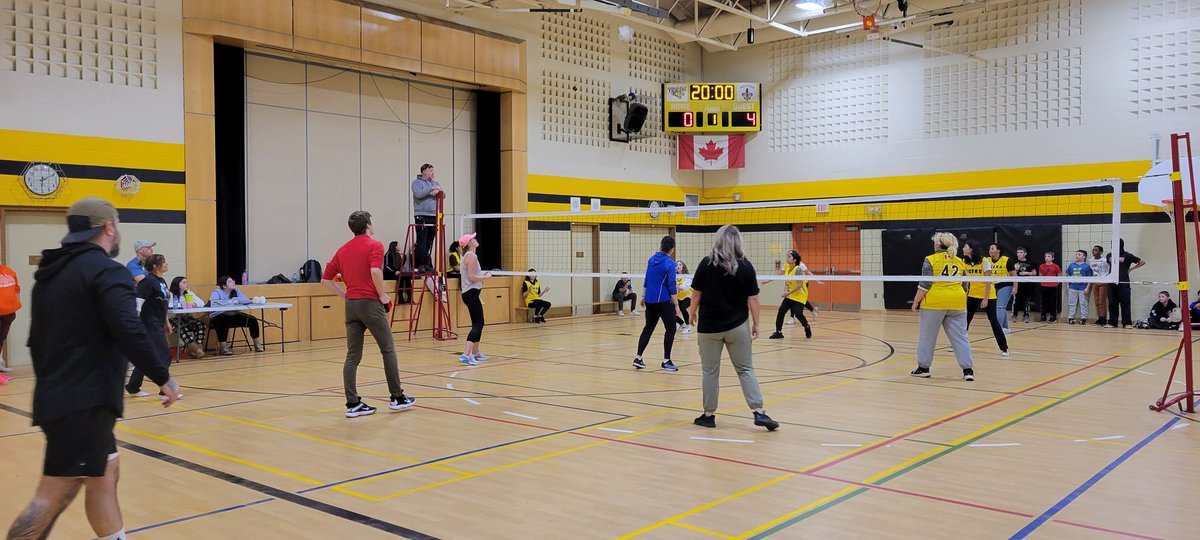Last Friday, we had a Staff vs. Students volleyball showdown! 🏐 And let me tell you, they were some close games! What a fun day!
