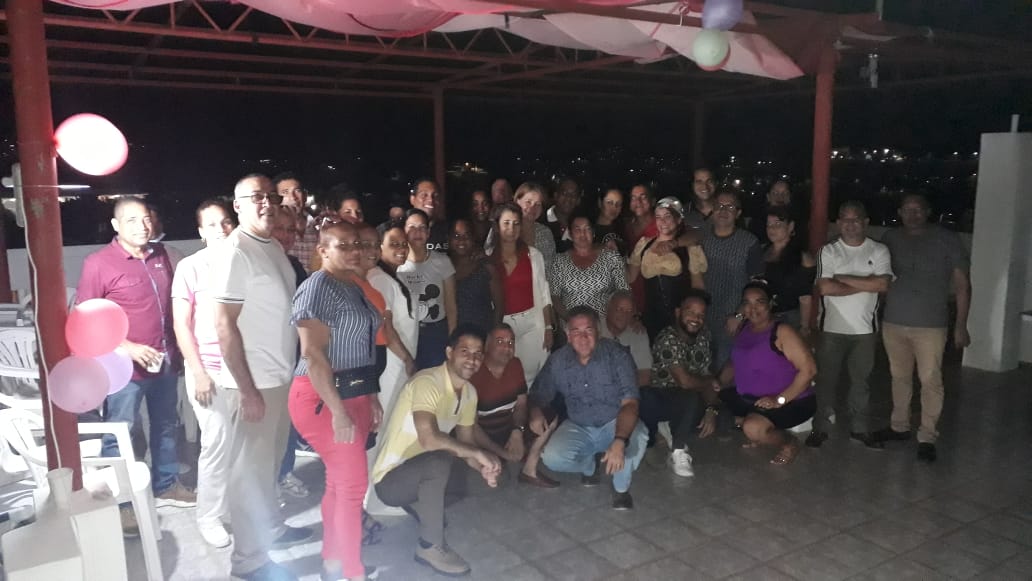 #Fidel 
"Hoy no quiero decirte comandante Ni barbudo, ni gigante Todo lo que sé de ti Hoy quiero gritarte, padre mío No te sueltes de mi mano Aún no sé andar bien sin ti".
Tu ejército de batas blancas en Antigua y Barbuda jamas te defraudará!!!