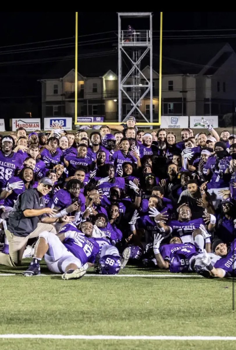 Chance44Taylor's tweet photo. Thank you football, I want to say thank you God for blessing me with the opportunity to meet and play alongside ( @freetheGOAT__ @Tgibb40 @CarstenJ27 @tjcole28 @hunterswobda it’s a couple more) you know yall old so don’t forget to stretch dont wanna pull nun S/O To THEM OLD GUYS! https://t.co/fcBmQpif8w
