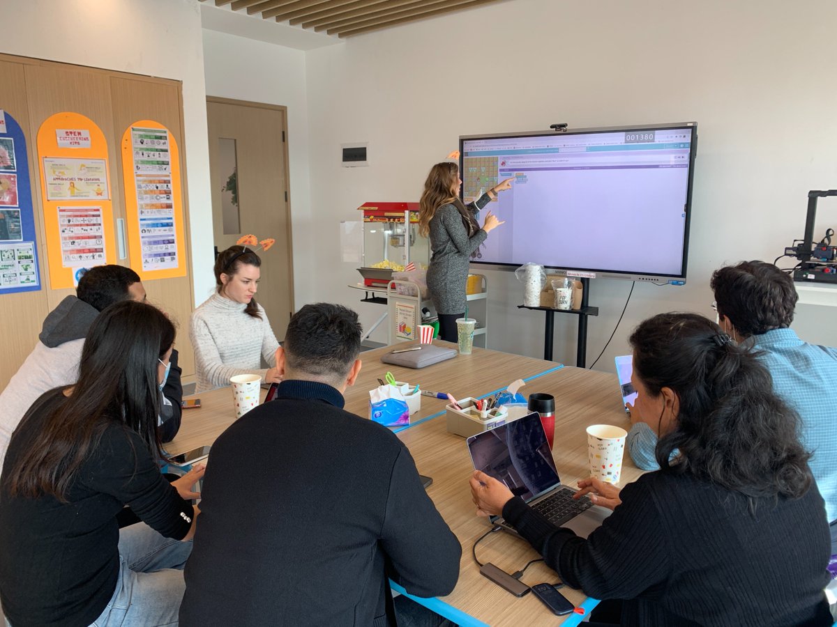 elizabeth baker tweet media