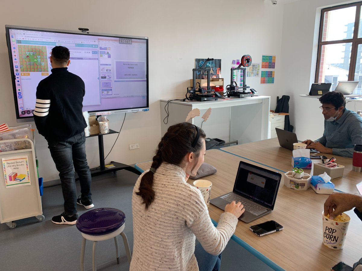 elizabeth baker tweet media