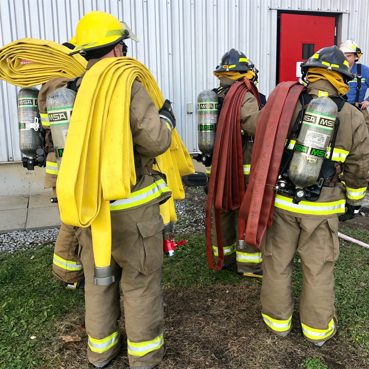 Another fantastic day with the fire crews in Eastern Ontario!🔥💦 
#emergencyresponseteam 
#firehousetraining #workplacesafety #ertteam #firealarm #industrialworkplace #firesafetyplan #hosestretch
