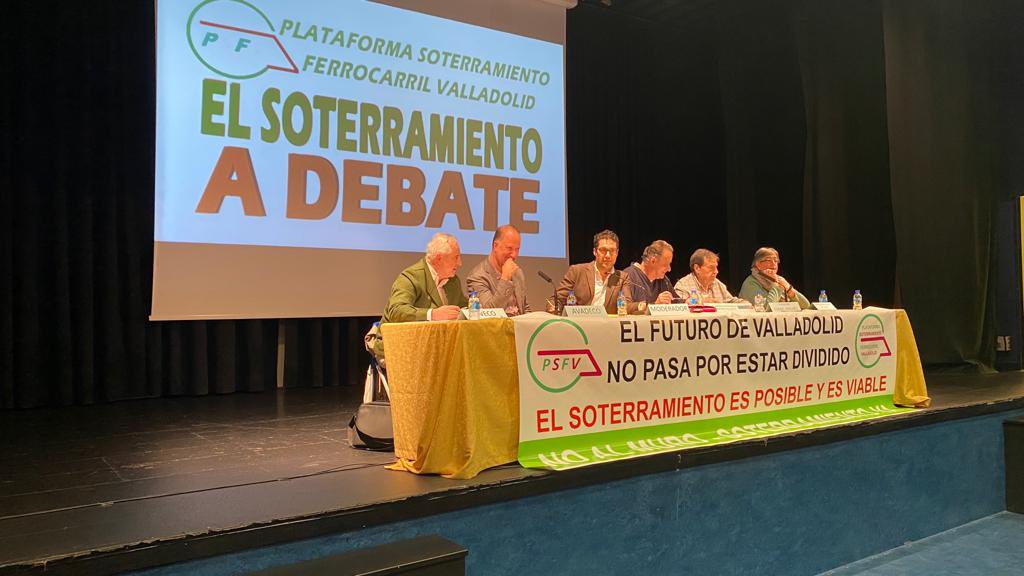 ceciliovadillo's tweet photo. Gran éxito de público en el primer debate sobre el soterramiento, mientras algunos desprecian a los vecinos eludiendo el debate y el contraste de ideas. Ha quedado claro, el soterramiento es posible y solo depende de la voluntad política. https://t.co/KrfxLuTztr