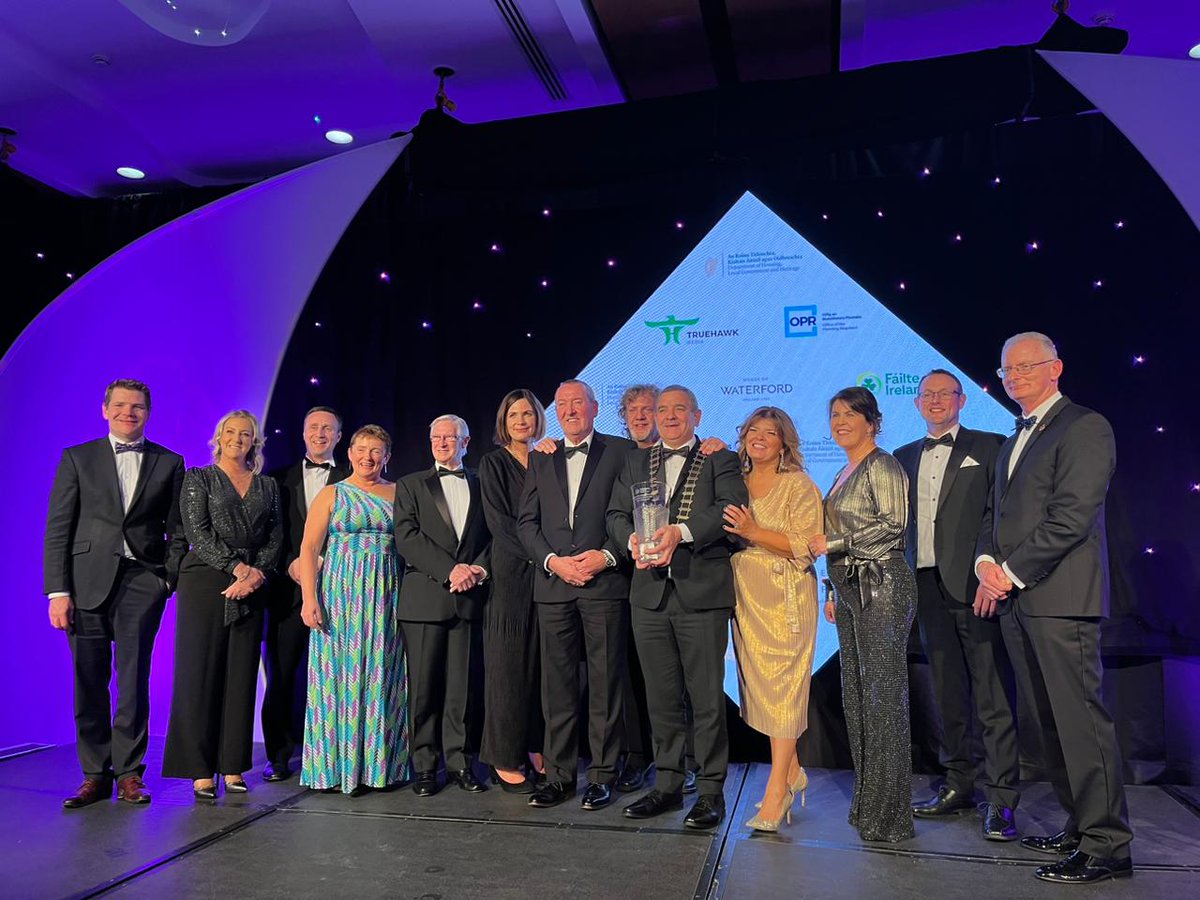 🏆 Now for the final award of the night and the winner of Local Authority of the Year for 2022.

Congratulations to <a href="/ClareCoCo/">Clare County Council</a> who have been recognised for their exceptional leadership in Local Government and outstanding commitment to their communities 👏🎉

#ELGawards