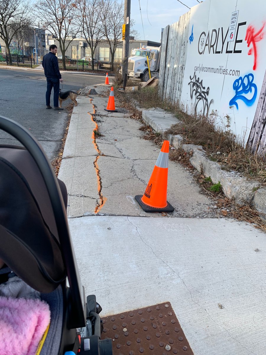 SaharActually's tweet photo. .@FrancesNunziata, why is this the state of the sidewalks at the corner of Mulock and Lloyd? I have to push my stroller on the road to access a public park. Enjoying such amenities must be why Toronto home prices are through the roof. 🤔
@notjustbikes @StephenPunwasi @chipadovani https://t.co/yKIceKPMCk