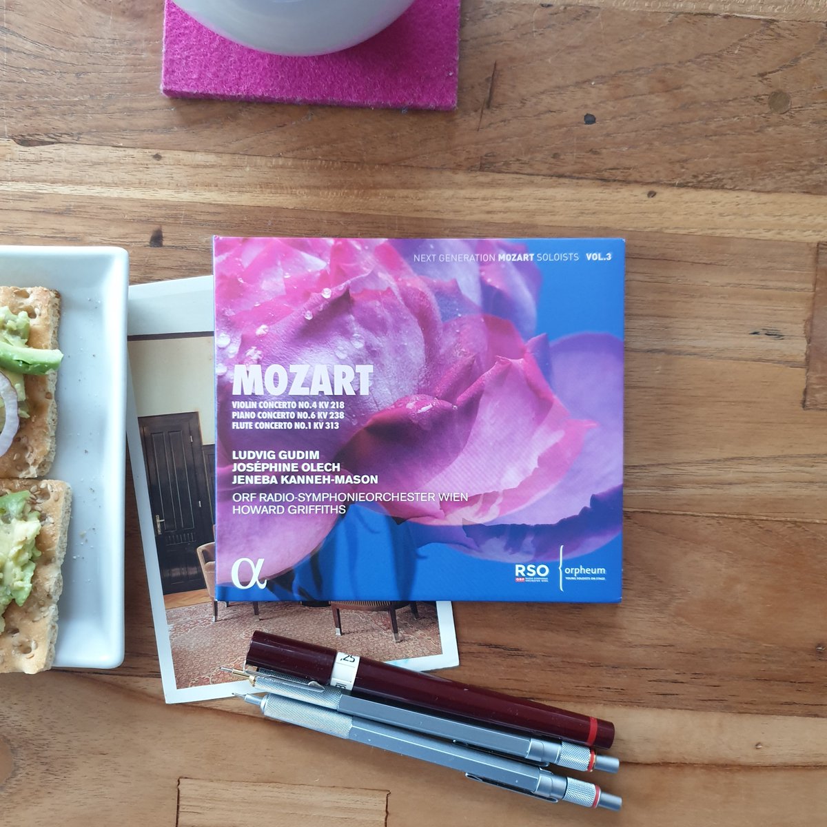 ClassicalCritic's tweet photo. #morninglistening to #Mozart's complete #Concertos w/#ORFSymphonieorchester, #HowardGriffiths & #NextGenerationMozartSoloists on @outheremusic/@alpha_classics
Amazon: https://t.co/kU8ZsotjY1
K218 #LudvigGudim, K238 #JenebaKannehMason, #K313 #JoséphineOlech
#OrpheumStiftung https://t.co/nNL7bWBCsR