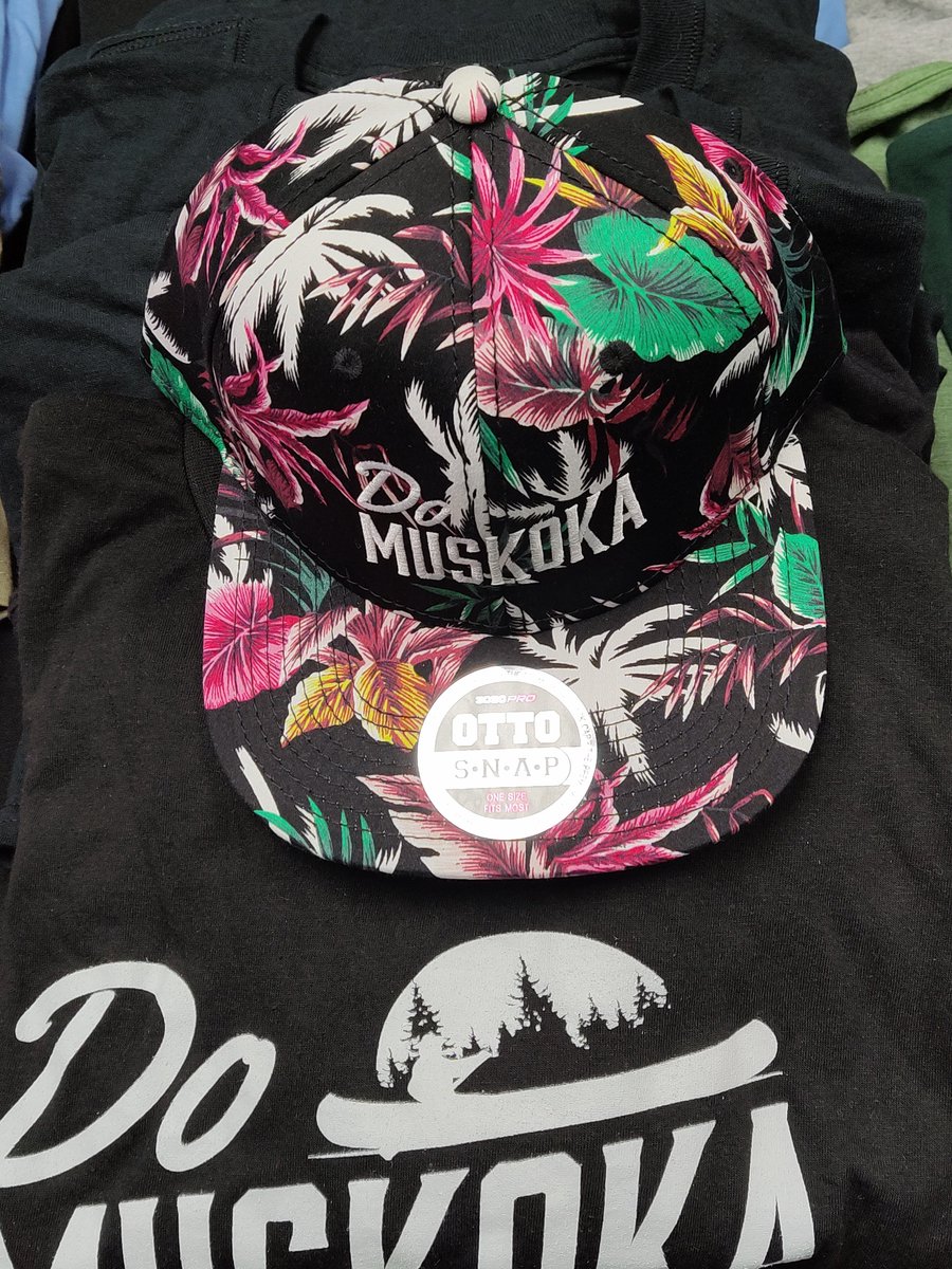 Muskoka411's tweet photo. Do Muskoka Clothing Black Friday Sale
Enjoy the lowest prices of the year on brands like TEAM LTD, New Balance, Fruit of the Loom + more. $15-$30. 
Hoodies, Hats, Tees 
130 Muskoka Rd N unit 101, Gravenhurst. 10 am to 6 pm. Click the link for more info   
https://t.co/3smdAf0K9l https://t.co/uzjKZd71m5