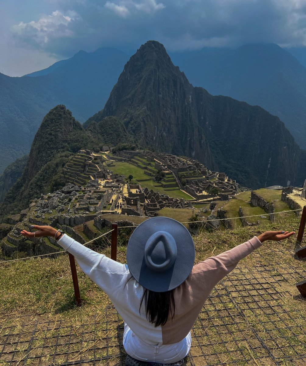 PenelopeVB22's tweet photo. Agradecida de los 365 días de vida que me regaló Dios y por todo lo aprendido.

Esta nueva vuelta al sol la recibo llena de felicidad y con tu gracia!🎉🍃🤍✨
📍Machu Picchu, una de las maravillas del mundo moderno.🍃

#latepost #perú #celebrandolavida https://t.co/CGpdkBDs2h