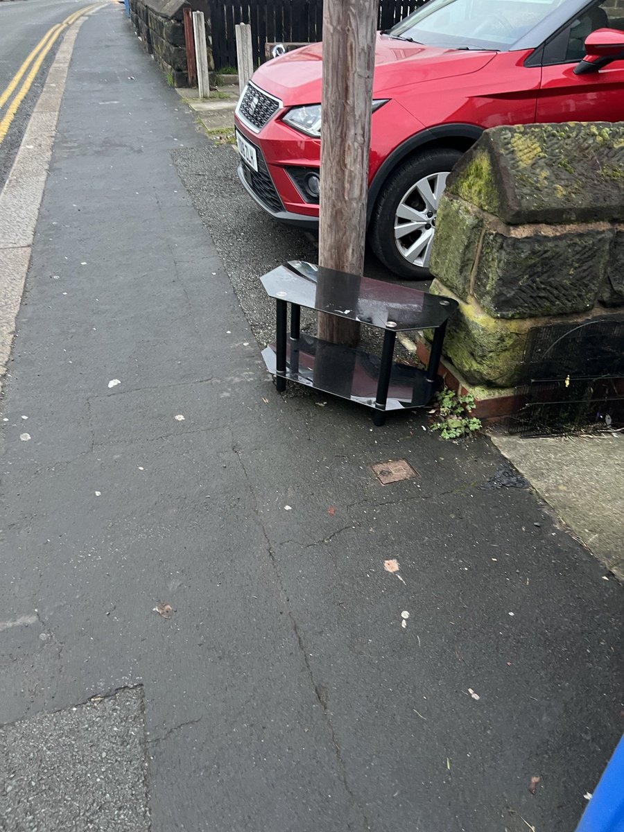 No Context Brits tweet media