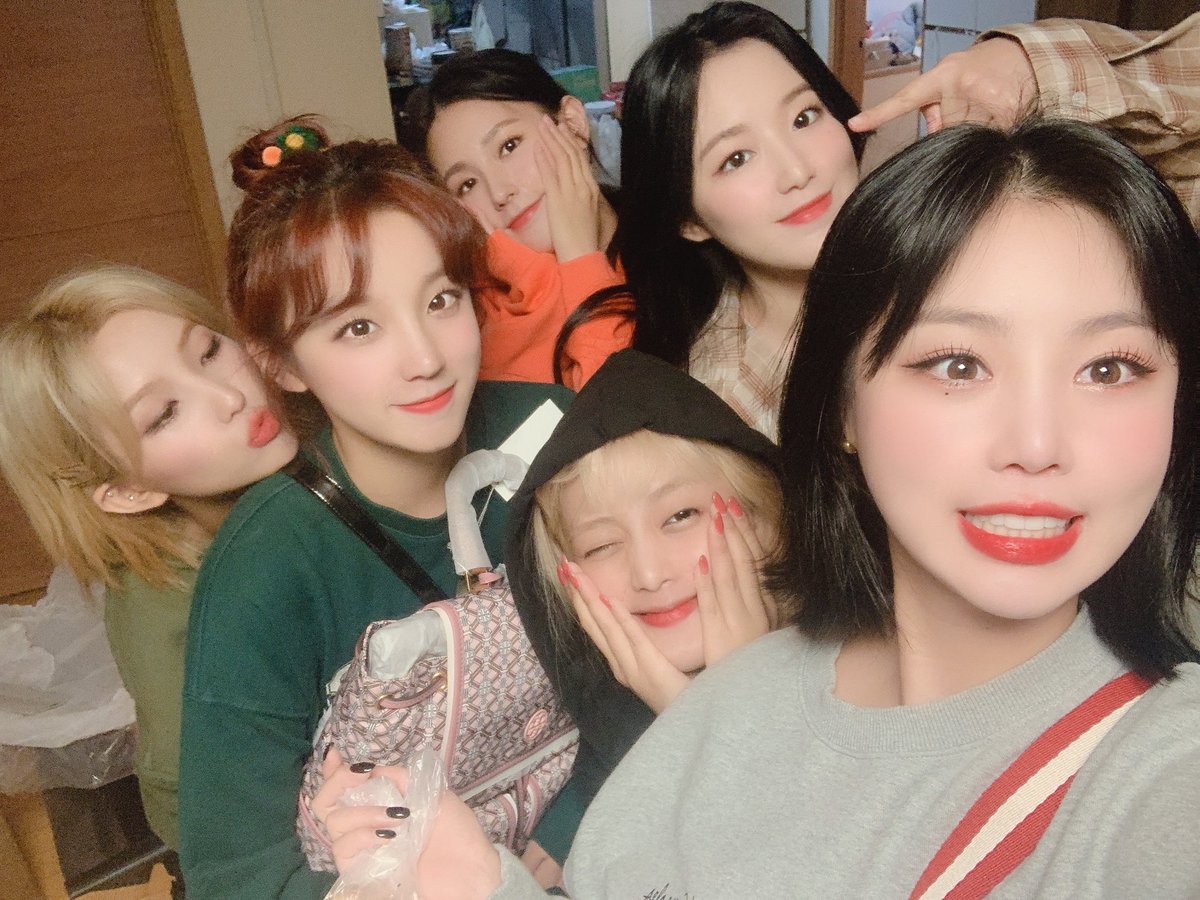 FL_GIDLE's tweet photo. hard work 💪 https://t.co/WGpFNw7FEP