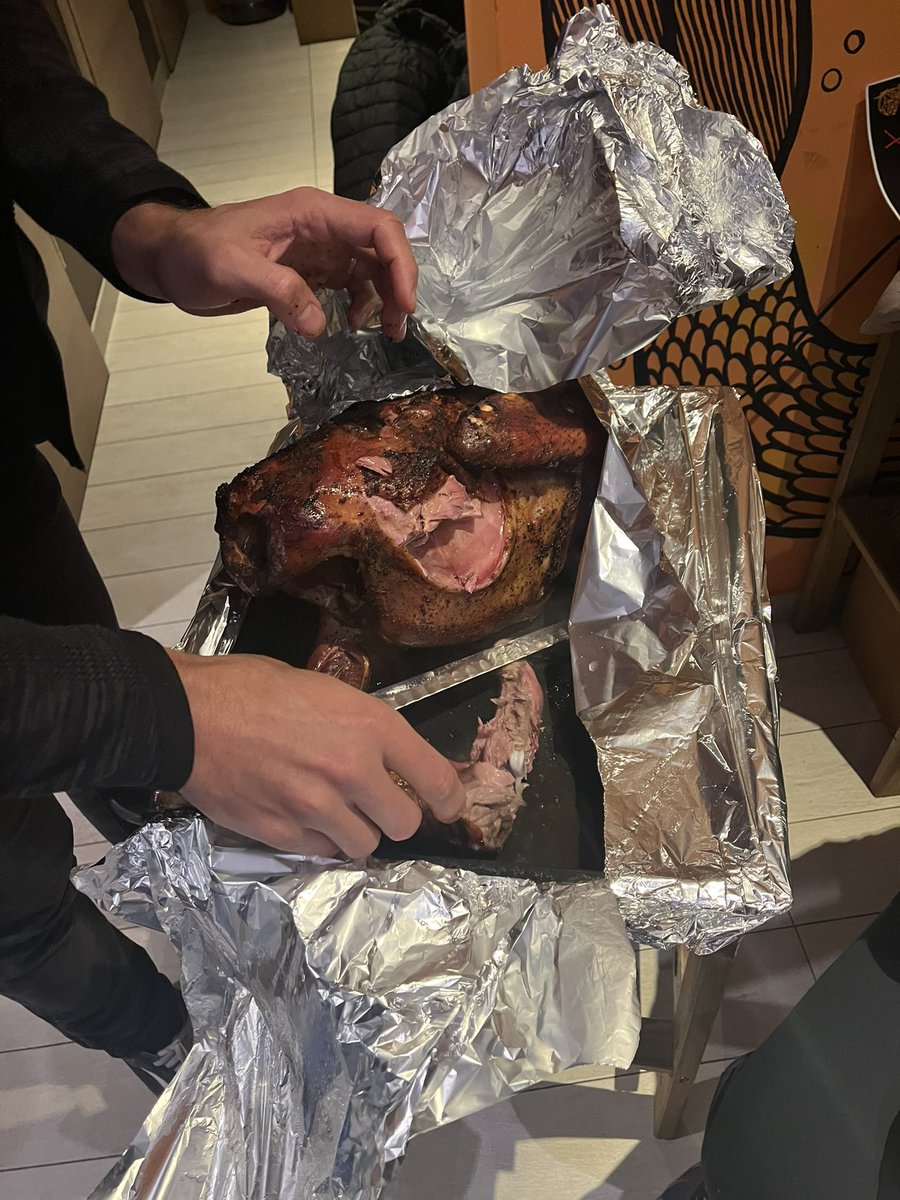 MaxBoor's tweet photo. Thanksgiving danas u @Ambasada18! Top veče! Hvala organizatorima i kuharima! Al je dimljena ćurka bila dobra, majko mila!!! Evo @mopsron mi je svjedok! https://t.co/UhMYlMXb05