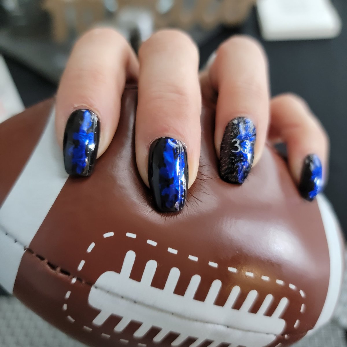 Quin4theWin's tweet photo. There's nothing like the support from a football Mom. #footballmom #GoTitans #Playoffs https://t.co/1N2rGAyNbR