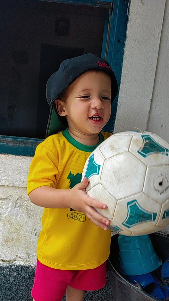 Anderso95890553's tweet photo. A felicidade da família vendo o jogo do Brasil.
Primeira copa do meu pequeno João Augusto. https://t.co/IUYBKcEcsz