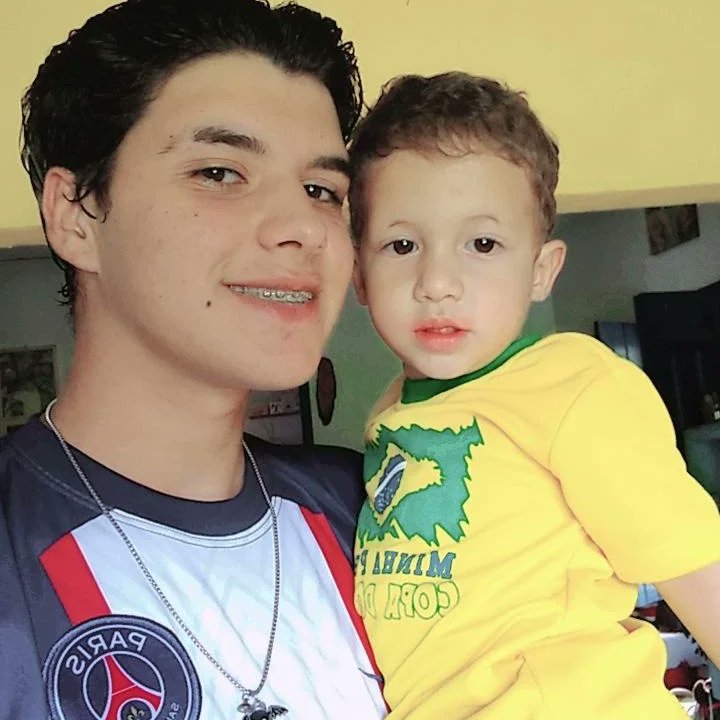Anderso95890553's tweet photo. A felicidade da família vendo o jogo do Brasil.
Primeira copa do meu pequeno João Augusto. https://t.co/IUYBKcEcsz