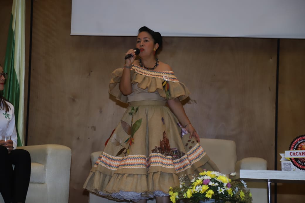 SENAComunica's tweet photo. “Somos un grupo familiar y nos dedicamos a la siembra, cosecha y comercialización del cacao, hicimos la planta de transformación para el registro sanitario de productos y avanzamos en estrategias en canales digitales, gracias a #MiPymeSeTransforma": Martha Meneses de Cacahuarte. https://t.co/eZm6CZH4Nh