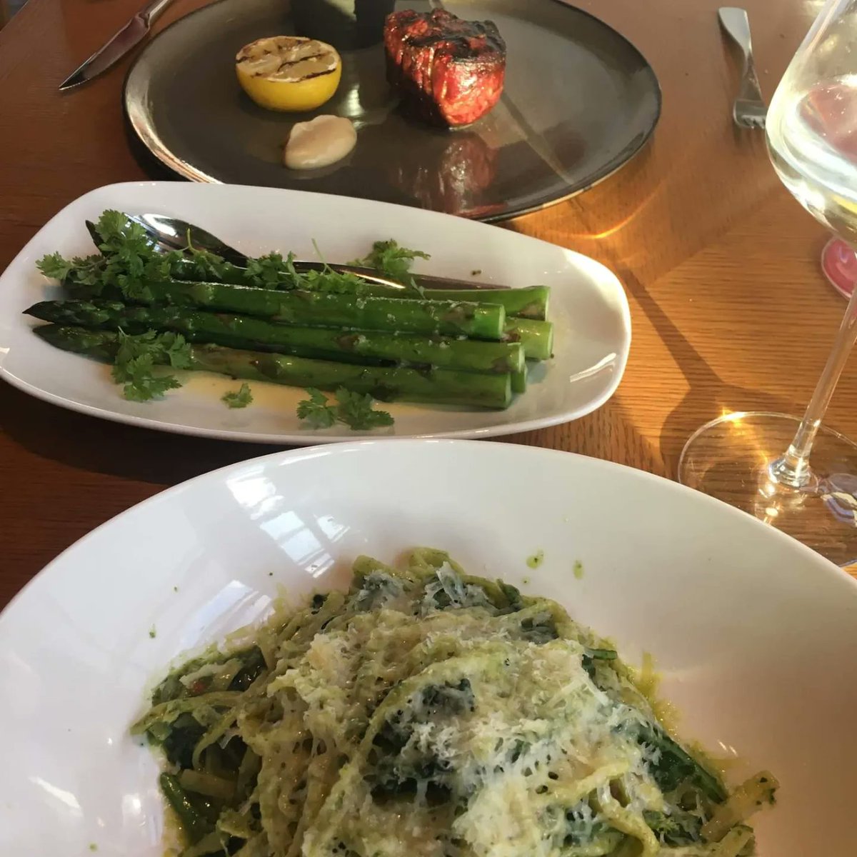 PeteTheSaint62's tweet photo. And mains at dinner #SofitelDarlingHarbour https://t.co/5lLee6uuwO