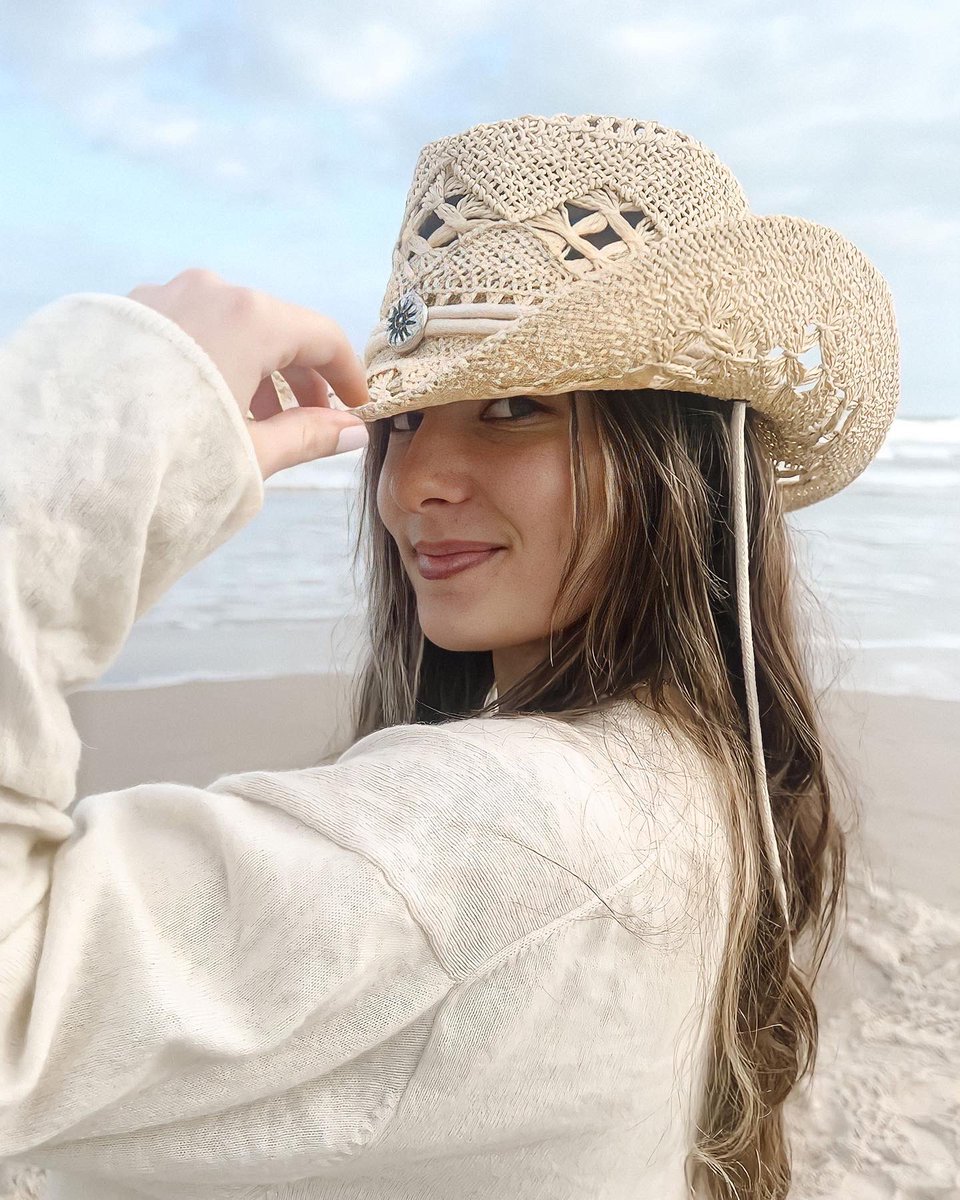 madelanecross's tweet photo. should’ve been a cowgirl 🤠🤎 https://t.co/77bEIT7iIp