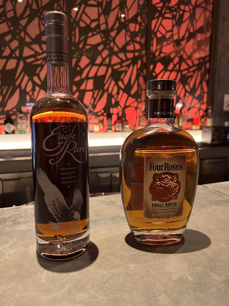 LibbyMarshPR's tweet photo. A fantastic evening with trade and media friends - @KentuckyTourism bourbon tasting with @joeldram followed by a Thanksgiving feast! @VisitTheUSA @BrandUSA https://t.co/cyLUzLw8Xc