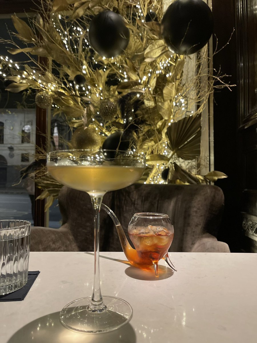 Cracking cocktails and chilled vibe #walldorf #goffreysbar