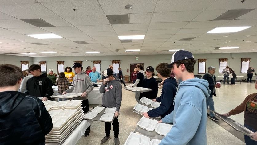 MdBlueChips's tweet photo. Blue Chips are always quick to pick up a teammate. Today players chose to "pick up" their community for Thanksgiving. They donated food, prepared dinners at the HDG Community Ctr, then headed out with their families to deliver them throughout Harford County. #BlessedAndThankful https://t.co/88XQXgfbIM