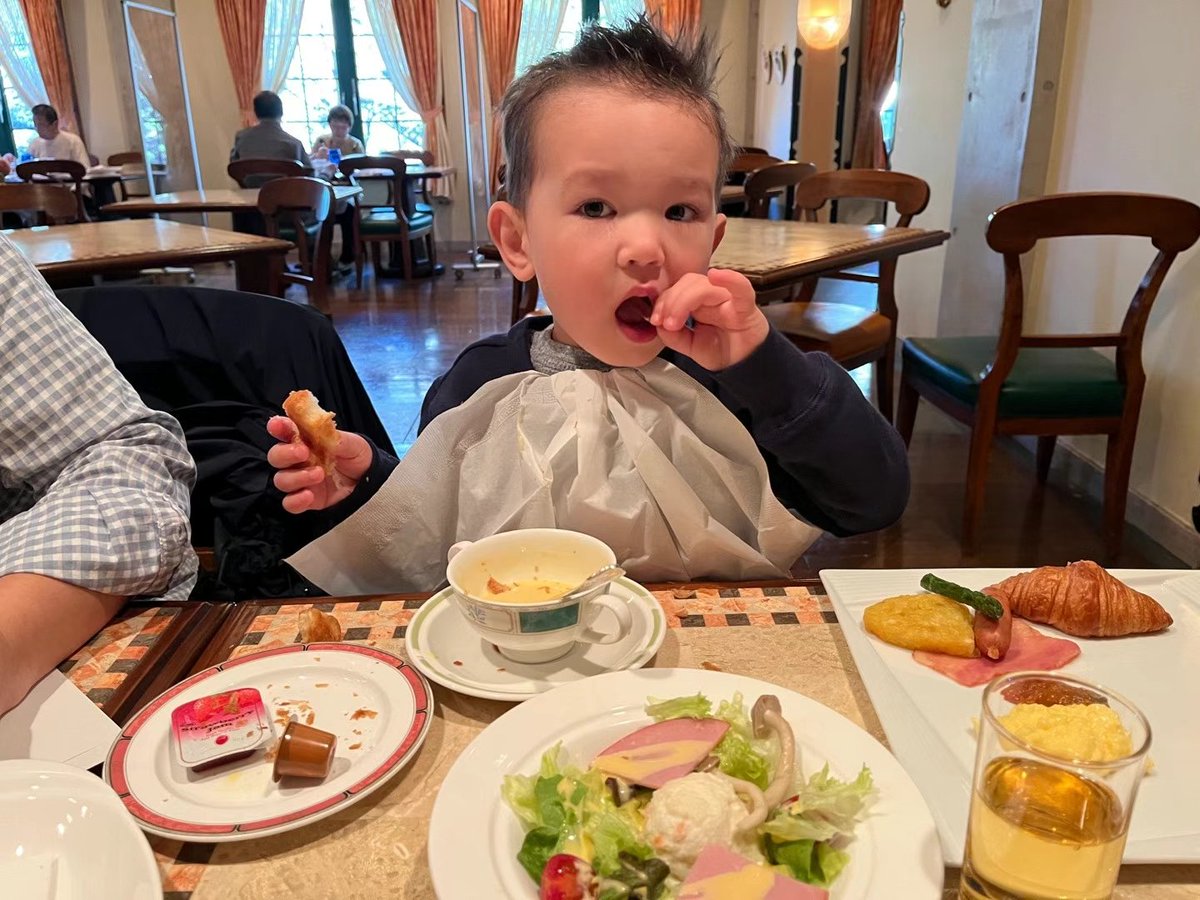 UBabyjp's tweet photo. 自己早上起床知道要打扮一下去吃饭👶😍😆 https://t.co/Oc4IC5zhiE
