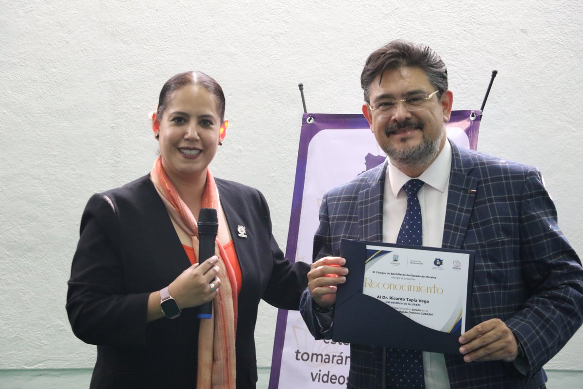 Cobaem_Morelos's tweet photo. El certamen, contó con un Jurado Calificador experto, integrado por el Dr. Ricardo Tapia, catedrático de la #UAEM; Mtro. Raúl Flroes, presidente de la #AEPA; Dra. Laura Ruiz Velasco, tesorera de la #FUPAMOR]; y el Lic. Sergio Yániz, director general de #JA_Morelos. https://t.co/f1qy6CshPG