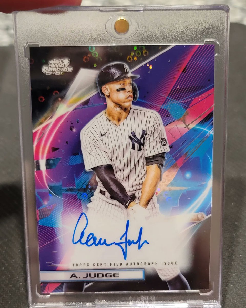 KnTSportscards's tweet photo. Sick Pull from Topps Chrome Cosmic 2022 Aaron Judge Auto 1/10 #mvp #kntbreaks #aaronjudge #cardshopfl #cardshop #lcs #Topps #toppschromecosmic https://t.co/gUA7Yyqzin