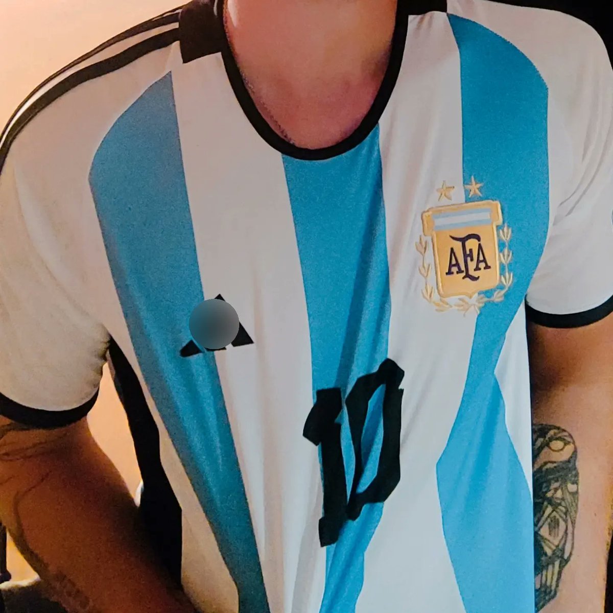 cenretro's tweet image. ⚽️ NUEVO INGRESO 🇦🇷 Camiseta  Mundial 2022 !
Disponible en S, M, L, XL
📣 Seguimos con las 3 cuotas sin interés en la tienda 
🚚 Envíos a todo el país.
#afa #futbolretro #compraonline #futbol #argentina #seleccion #messi