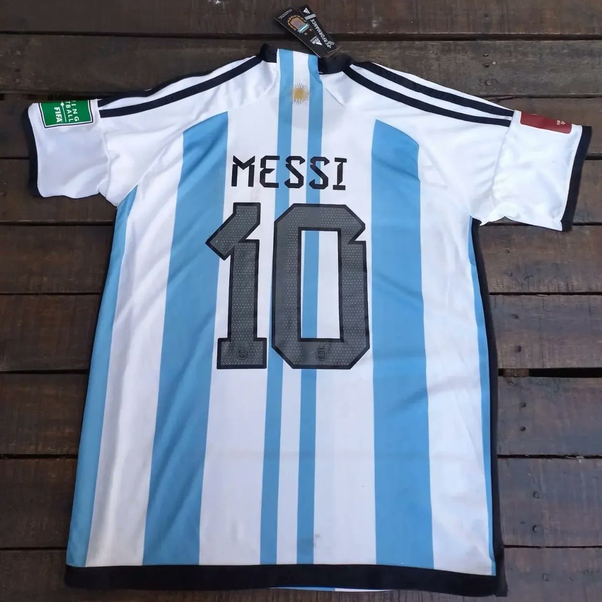 cenretro's tweet image. ⚽️ NUEVO INGRESO 🇦🇷 Camiseta  Mundial 2022 !
Disponible en S, M, L, XL
📣 Seguimos con las 3 cuotas sin interés en la tienda 
🚚 Envíos a todo el país.
#afa #futbolretro #compraonline #futbol #argentina #seleccion #messi