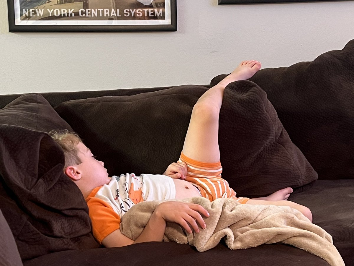 Before turkey… and after turkey 🦃 😂 So thankful and grateful for my lil’ turkey! Love being home automatically for every holiday with my new career… such precious moments 🥰 Happy Thanksgiving!