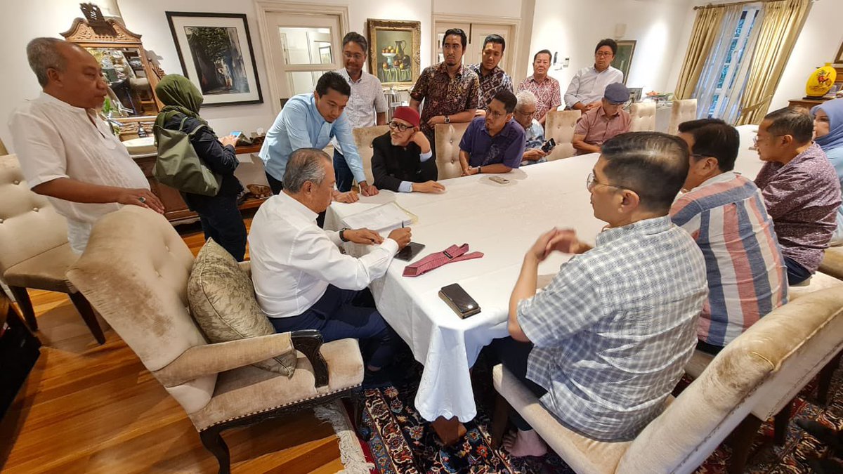 syahirnomic's tweet photo. Rakyat telah memilih. Kita telah berusaha. Istana telah isytihar. Selesai dahulu bab pertama.

Bab seterusnya, rakyat. Dewan Rakyat, kebajikan rakyat, ekonomi rakyat. Dari rakyat kepada rakyat. https://t.co/kdu18KeUxV