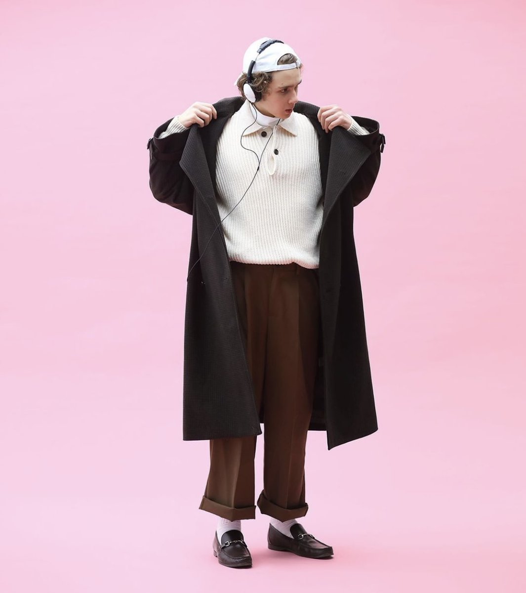 EMMA__CLOTHES's tweet photo. \トラッドな雰囲気/
https://t.co/yqMfDB5LDt
メンズファッション誌CLUEL hommeと、EMMA CLOTHESのコラボレーション企画第五弾！

本格的なアウターシーズンの到来。
あたたかなメルトン生地で仕立てたロングのトレンチコートはこだわりのディテール詰め込んだ一着に。

#EMMACLOTHES #エマクローズ https://t.co/adn5LBlp8q