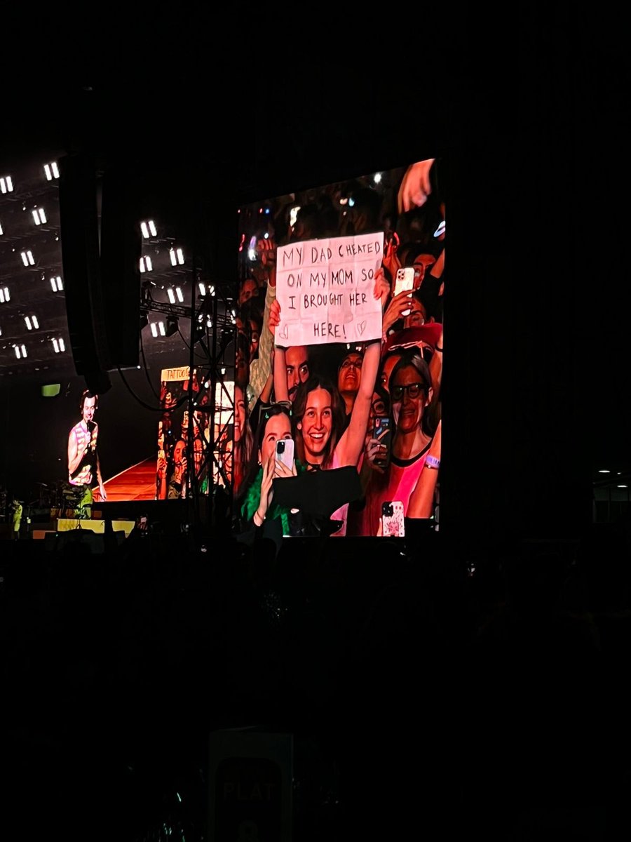 Joan talked with Harry | tweet media