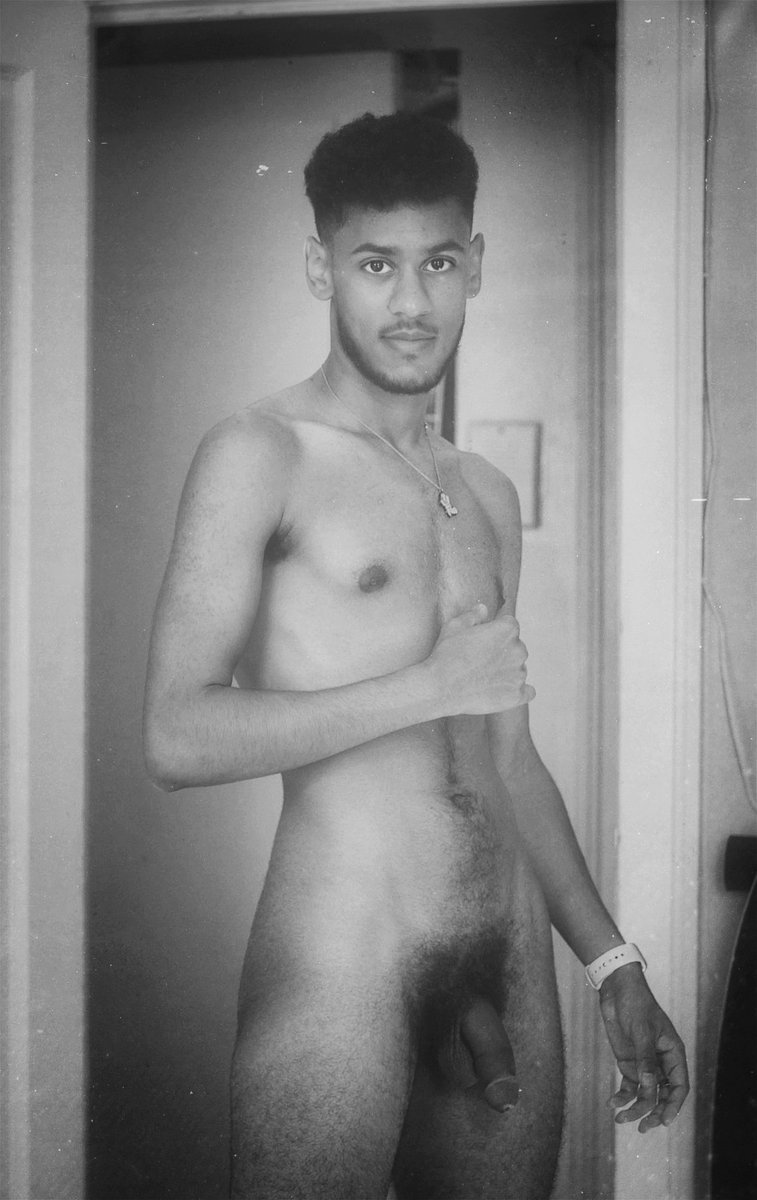Monohomochroma1's tweet photo. #nsfwmale #nsfwblackandwhite #nudemonochrome #nudeblackandwhite #nudemale #flaccidpenis #softdick #densepubes #thickbush #naturalhair #naturalpubes  #cutdick #noforeskin #foreskinless https://t.co/YWnopbaK2Y