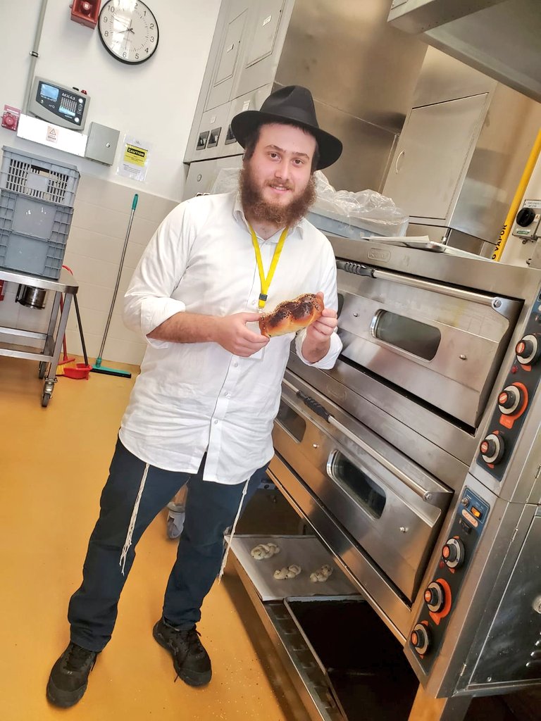 ZvikaKlein's tweet photo. Good morning #Qatar
Rabbi Eli Chitrik is selling these beautiful challahs for Shabbat via #KosherInQatar on instagram or DM him on #twitter
Shabbat Shalom https://t.co/tSj5TfCYlh