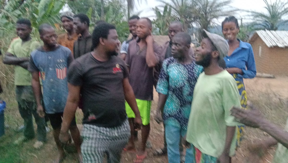 PEUPLE
CONGOLAIS,DE PÈRE ET DE
MERE, SOYEZ
ARMÉS DE 
COURAGE
JUSQUE DANS
L'ÂME !
PRÉPAREZ -VOUS
AU GRAND COMBAT Du SIÈCLE