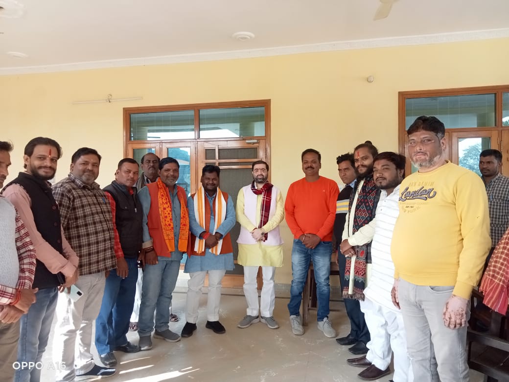 SatishSharmaBBK's tweet photo. आज दिनांक 25/11/2022 नई सड़क स्थित अपने आवास पर विभिन्न क्षेत्रों से आये आगंतुकों से मुलाकात कर उनकी समस्याओं को सुना एवं समस्याओं के निराकरण हेतु संबंधित अधिकारियों को उचित कार्यवाही सुनिश्चित करने हेतु निर्देश दिए https://t.co/6a2R1v2lvG