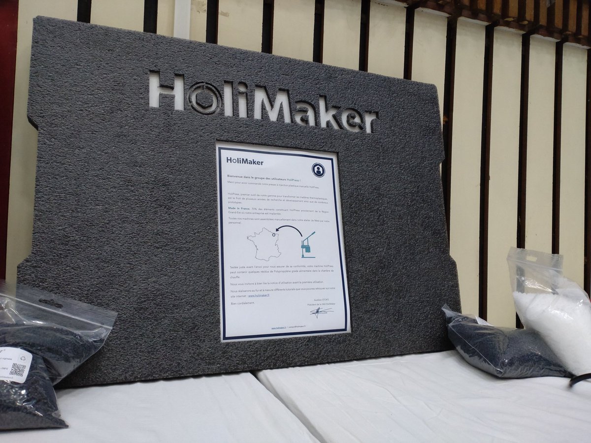 #COMPOLL
Our #recycling workshop will start in a few minutes.
We are very thankful to <a href="/HoliMaker/">HoliMaker</a> to help us to get the equipment to #India
#NewDelhi on time! 

#children #education #pollution #pollution_awareness #npl <a href="/iitdelhi/">IIT Delhi</a>