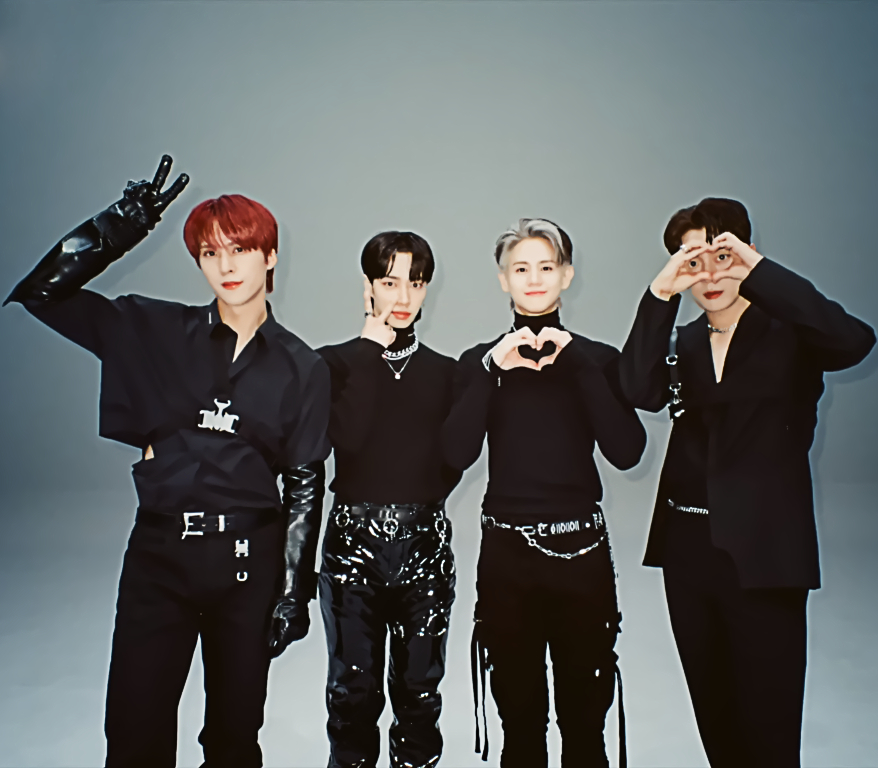 shannie_o's tweet photo. HIGHLIGHT IN STUDIO CHOOM ✨ 

- a thread 

#HIGHLIGHT #highlight_alone https://t.co/nhz32NSUTw