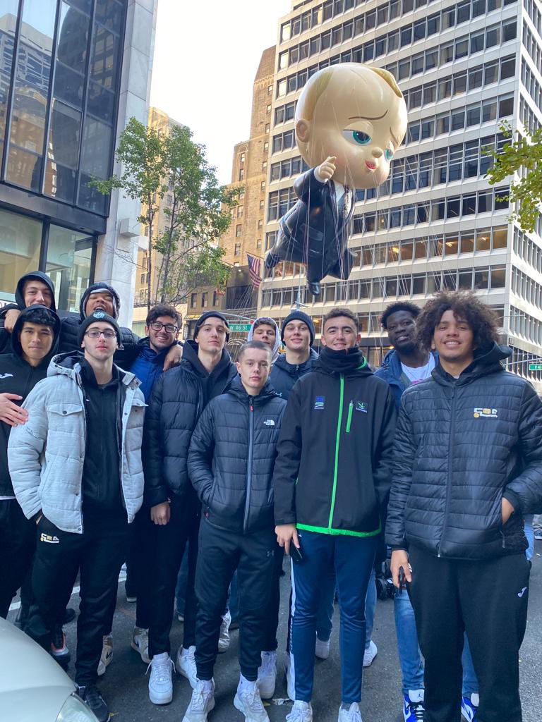 CBACADEMYSPAIN's tweet photo. De turismo por Times Square
#usatour22🇺🇸 #CBAcademy
#CBAmethod #Badajoz
#basketball
#CBAfamily https://t.co/lNHIE8cswW