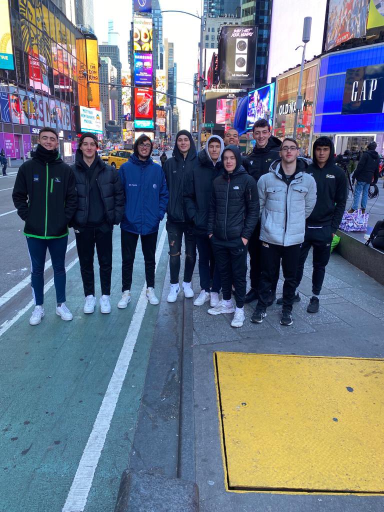 CBACADEMYSPAIN's tweet photo. De turismo por Times Square
#usatour22🇺🇸 #CBAcademy
#CBAmethod #Badajoz
#basketball
#CBAfamily https://t.co/lNHIE8cswW