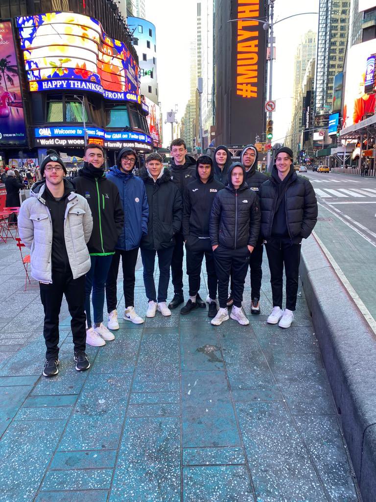 CBACADEMYSPAIN's tweet photo. De turismo por Times Square
#usatour22🇺🇸 #CBAcademy
#CBAmethod #Badajoz
#basketball
#CBAfamily https://t.co/lNHIE8cswW